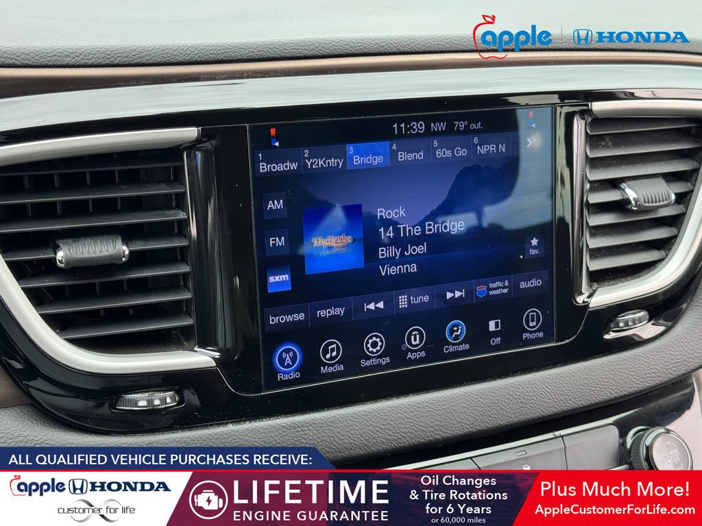 Used 2017 Chrysler Pacifica Touring FWD image 12