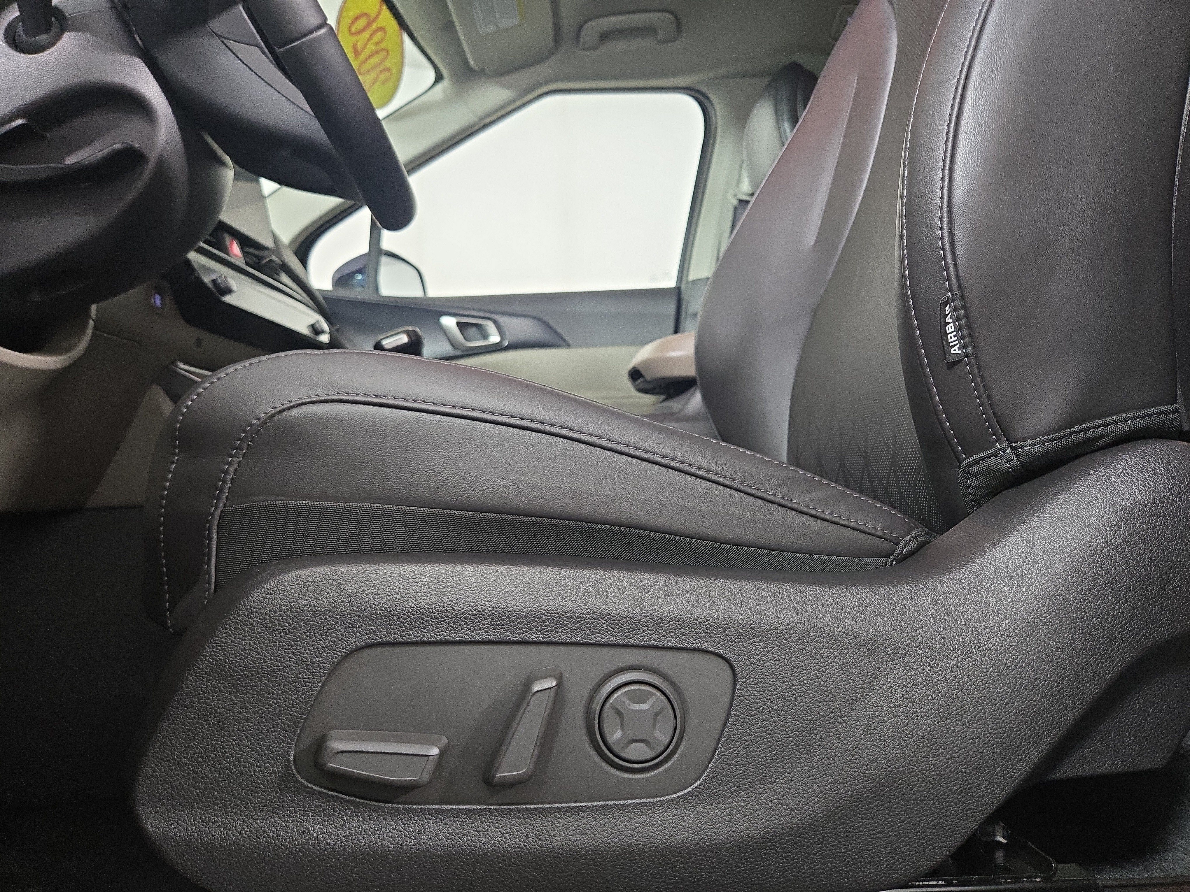 Used 2026 Kia Carnival FWD image 31
