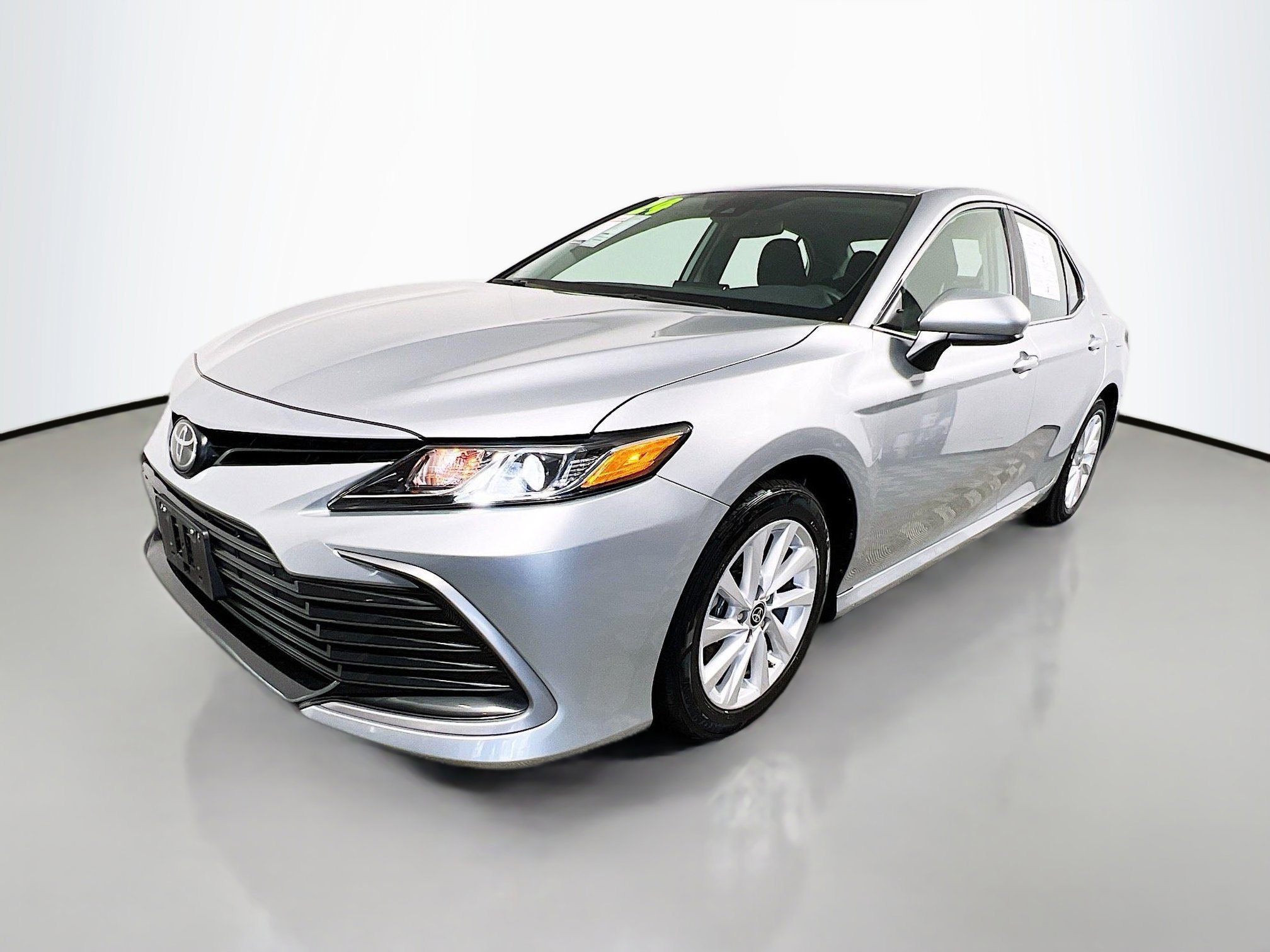 Used 2024 Toyota Camry LE FWD image 10