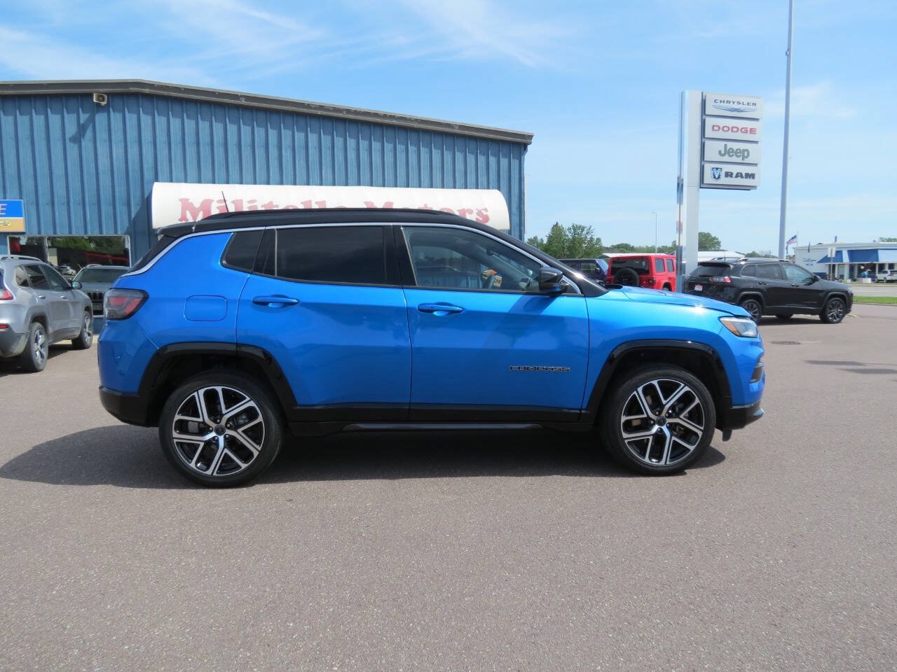Used 2024 Jeep Compass Limited w/ Elite Group AWD/4WD image 1