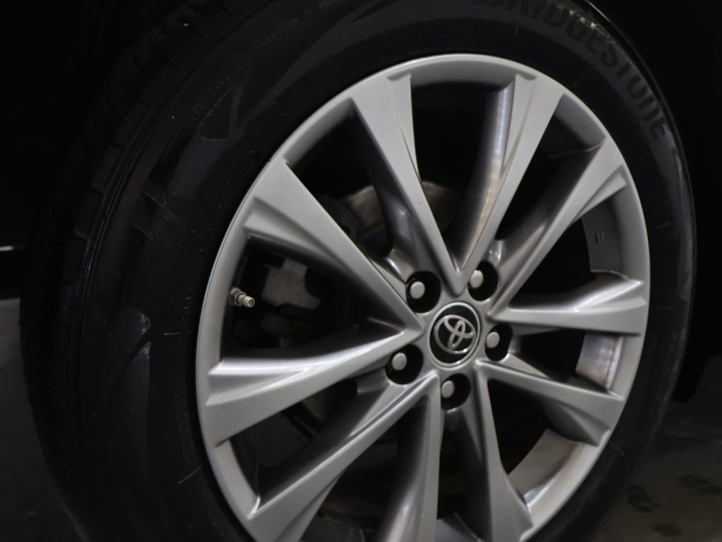 Used 2017 Toyota RAV4 Limited image 30