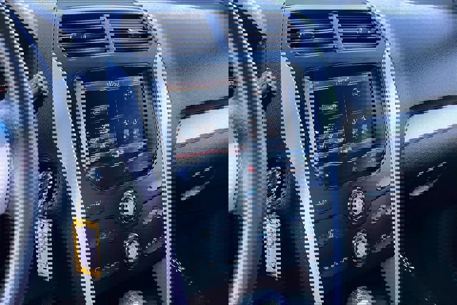 Used 2015 Ford Explorer XLT w/ Equipment Group 202A image 6