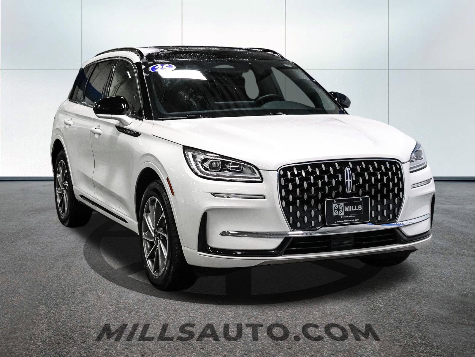 Used 2025 Lincoln Corsair Grand Touring image 11