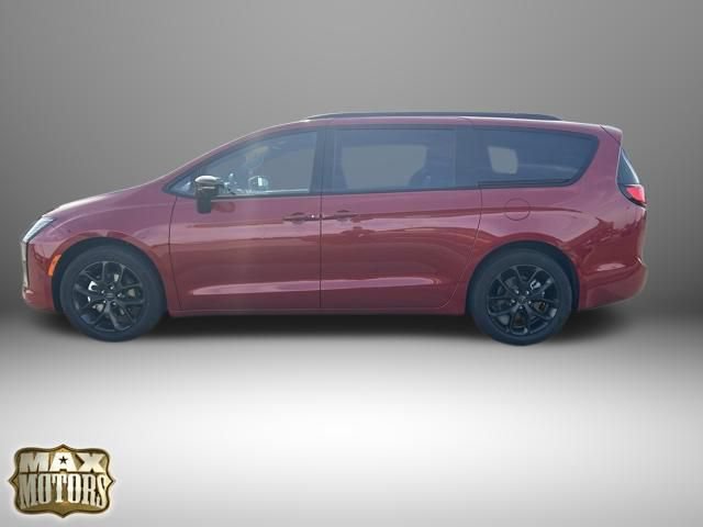 New 2027 Chrysler Pacifica Limited FWD image 4
