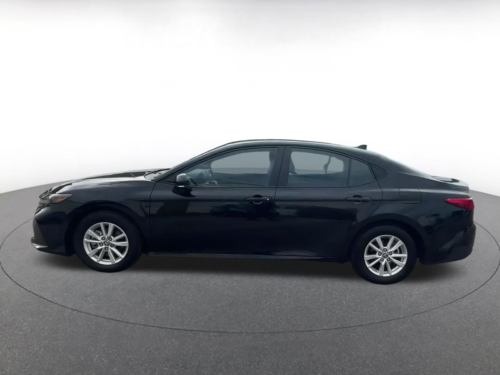 Used 2025 Toyota Camry LE image 9