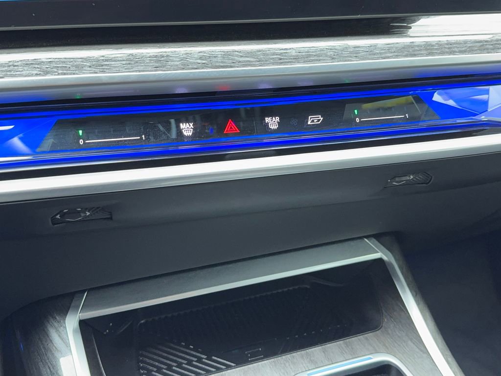 Used 2025 BMW 740i w/ Premium Package image 30