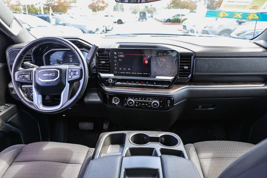 Used 2023 GMC Sierra 1500 Elevation w/ X31 Off-Road Package AWD/4WD image 2
