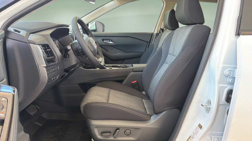 New 2026 Nissan Rogue SV AWD/4WD image 18