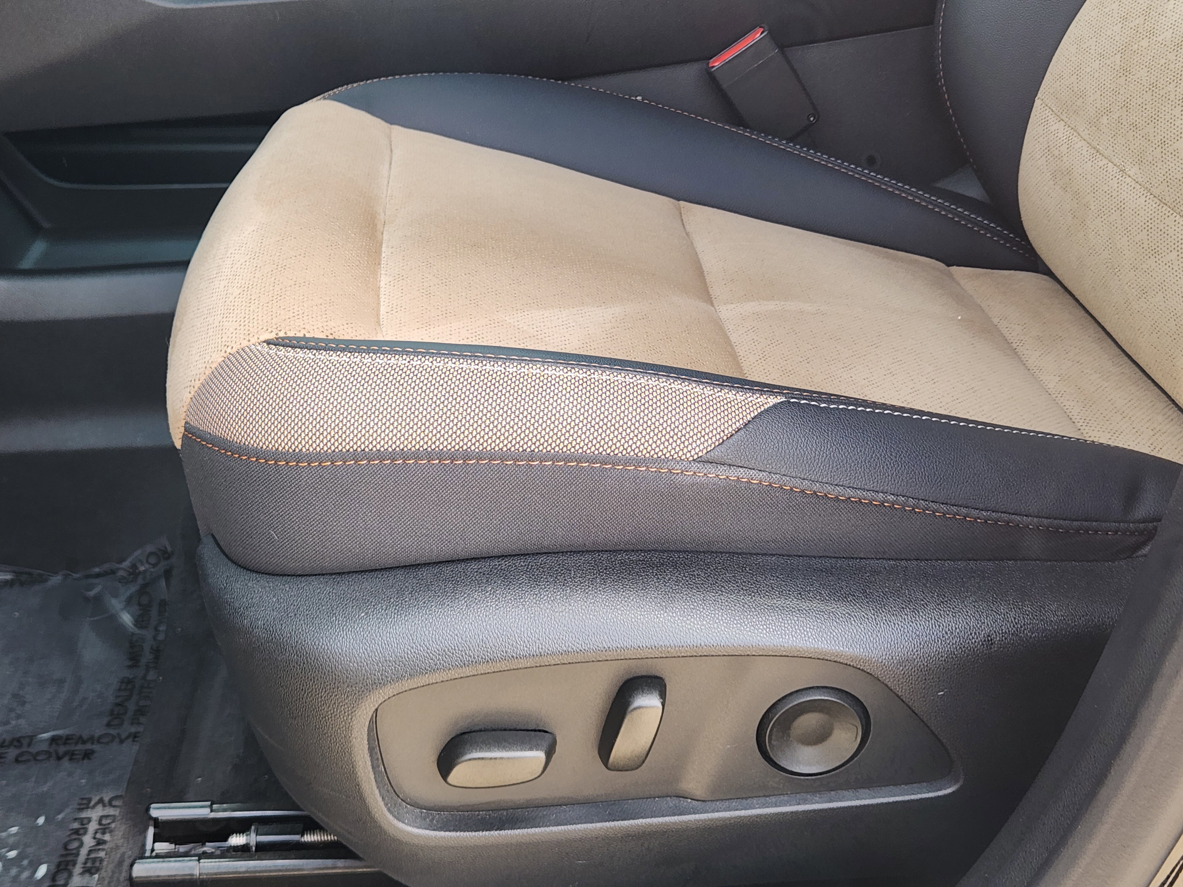 Used 2025 Chevrolet Equinox ACTIV w/ Safety and Technology Package image 29