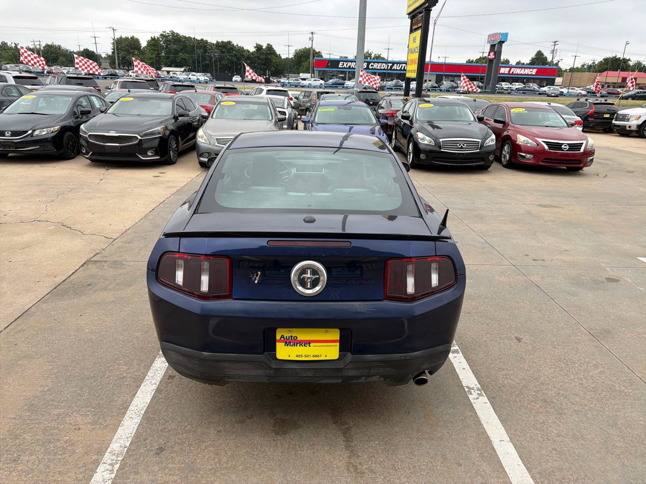 Used 2010 Ford Mustang Coupe RWD image 6