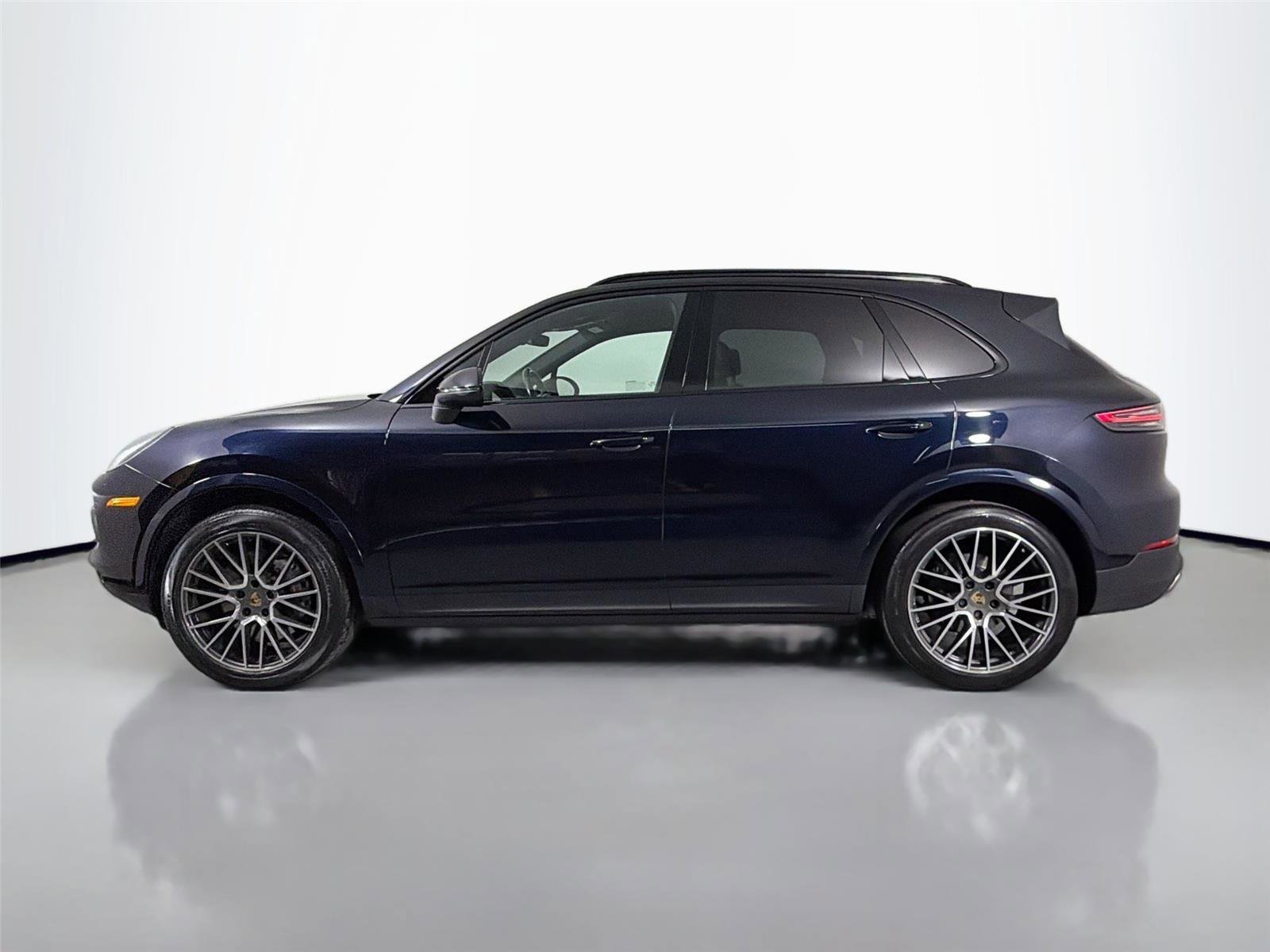 Certified 2022 Porsche Cayenne GTS AWD/4WD image 2