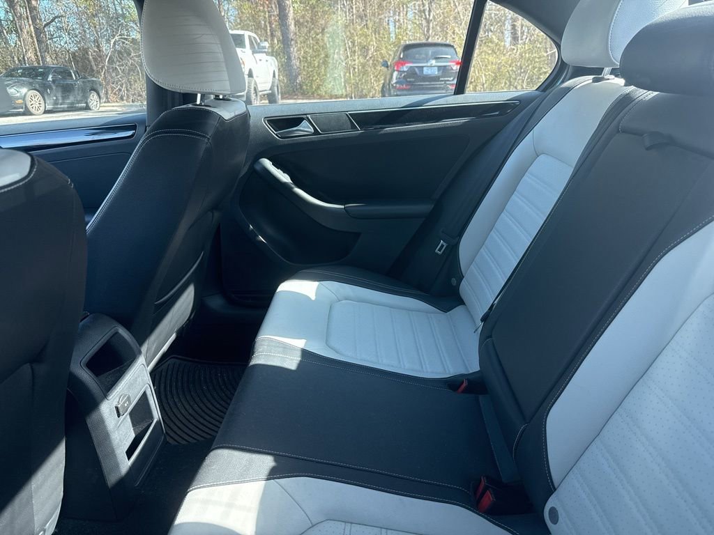 Used 2015 Volkswagen Jetta Sport image 11