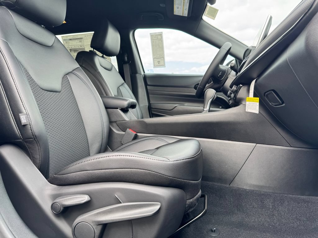 New 2026 Jeep Compass Latitude AWD/4WD image 10