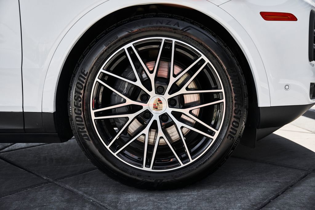 Used 2025 Porsche Cayenne image 19