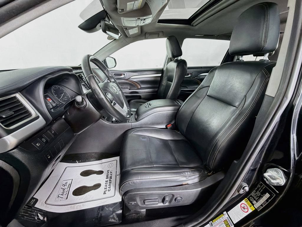 Used 2019 Toyota Highlander XLE AWD/4WD image 21