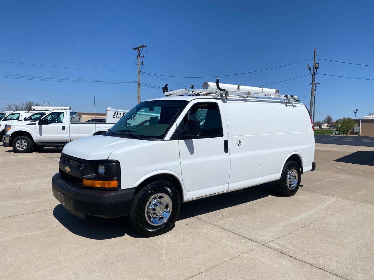 Used 2013 Chevrolet Express 2500 RWD image 2