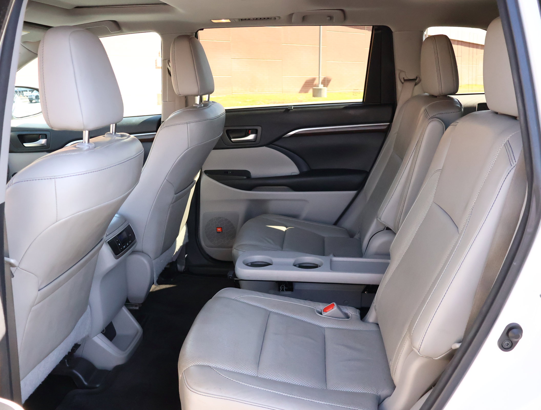 Used 2016 Toyota Highlander Limited w/ Driver Technology Package image 21