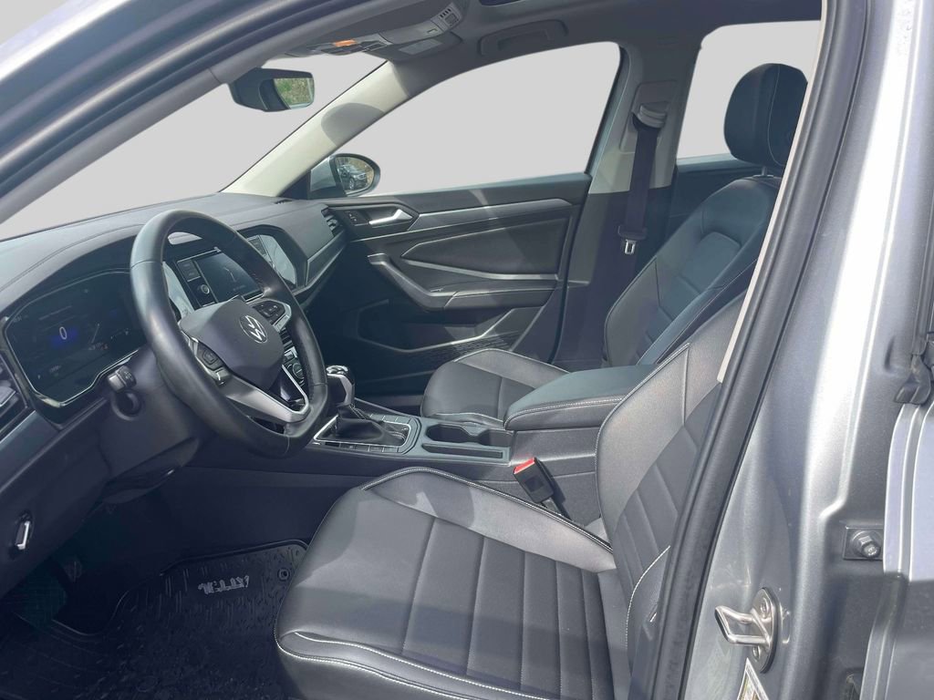 Used 2023 Volkswagen Jetta SE image 15