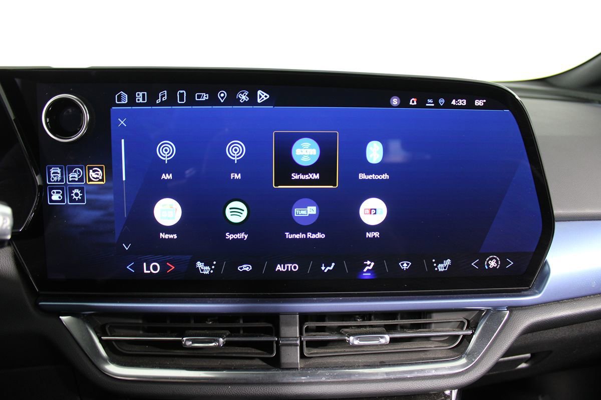 Used 2024 Chevrolet Equinox EV LT image 13