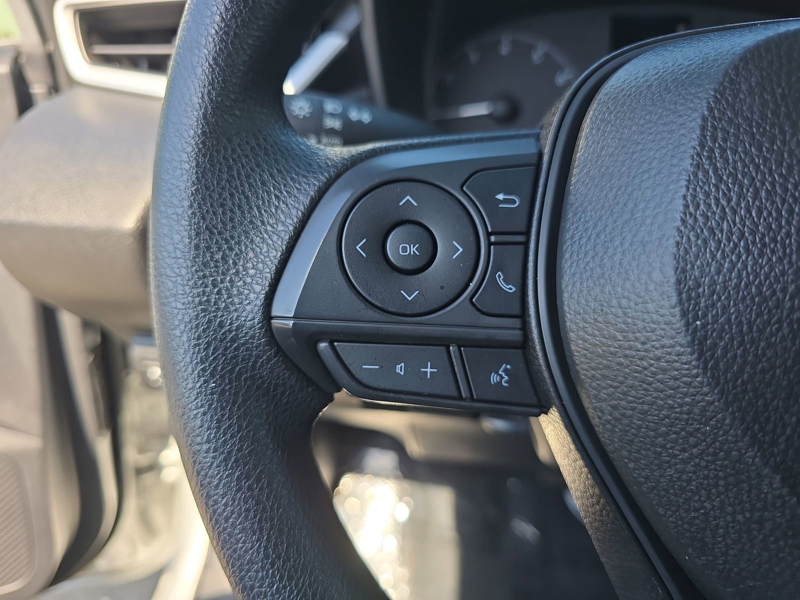 Used 2025 Toyota Corolla LE FWD image 16
