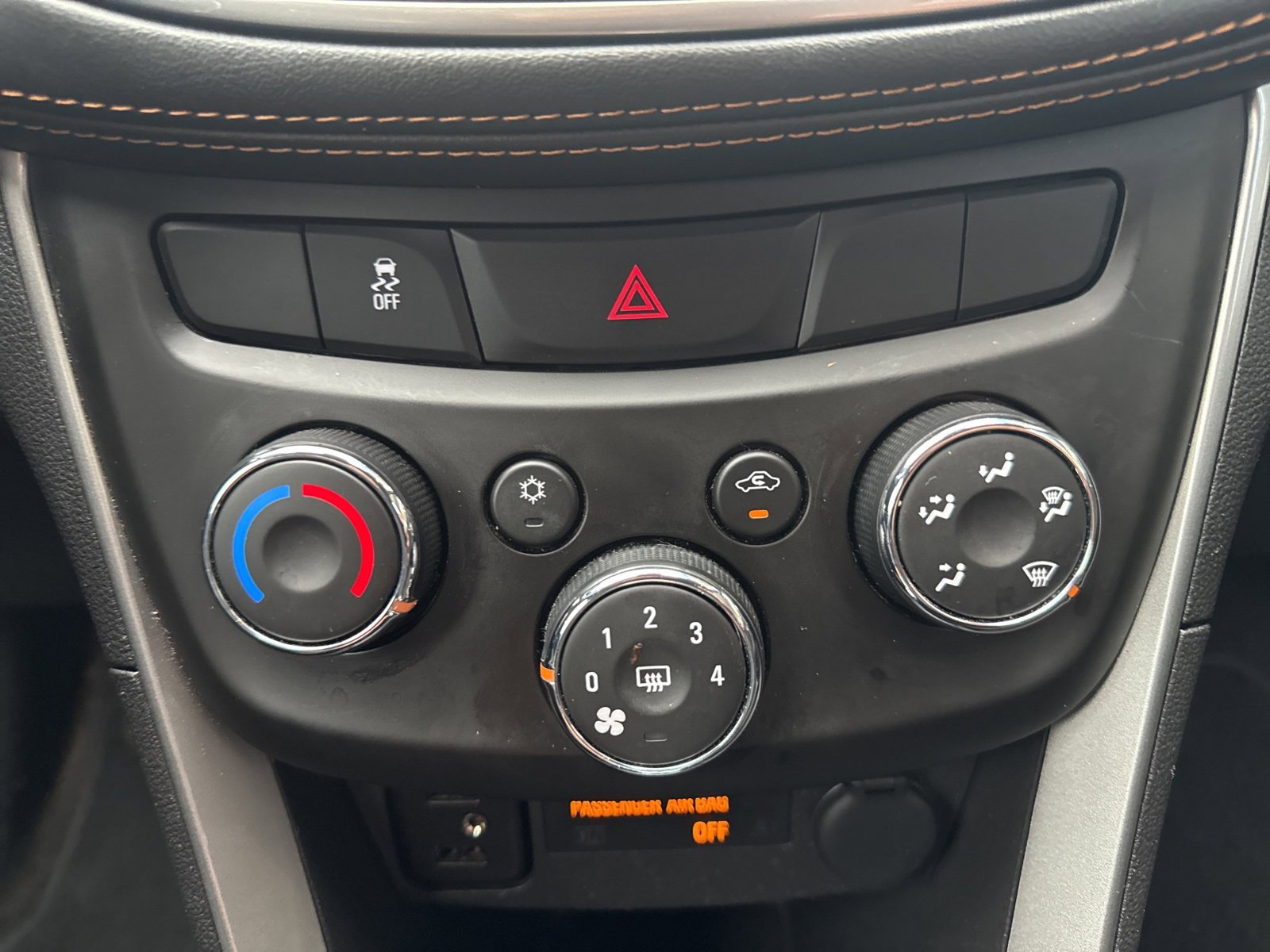 Used 2022 Chevrolet Trax LT w/ LT Convenience Package image 23