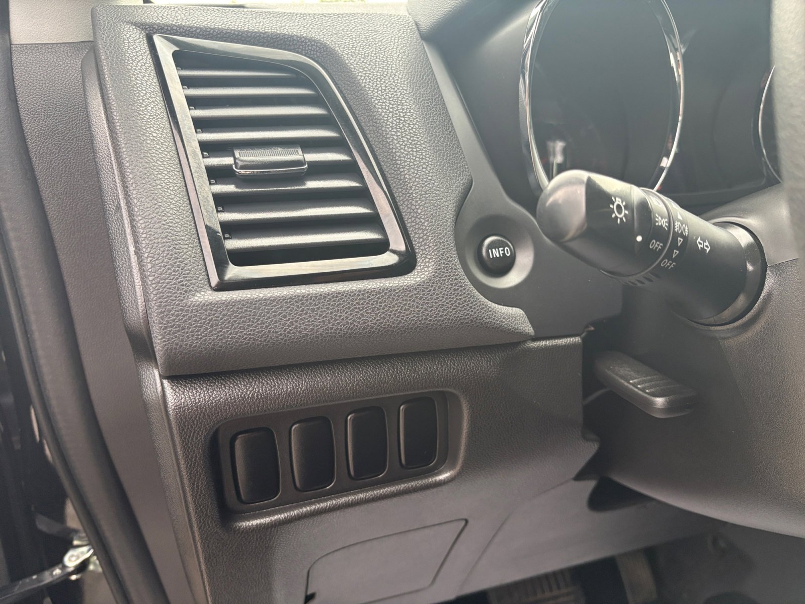 Used 2020 Mitsubishi Outlander Sport ES FWD image 23