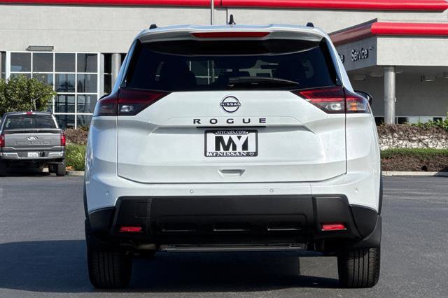 New 2026 Nissan Rogue Dark Armor image 5