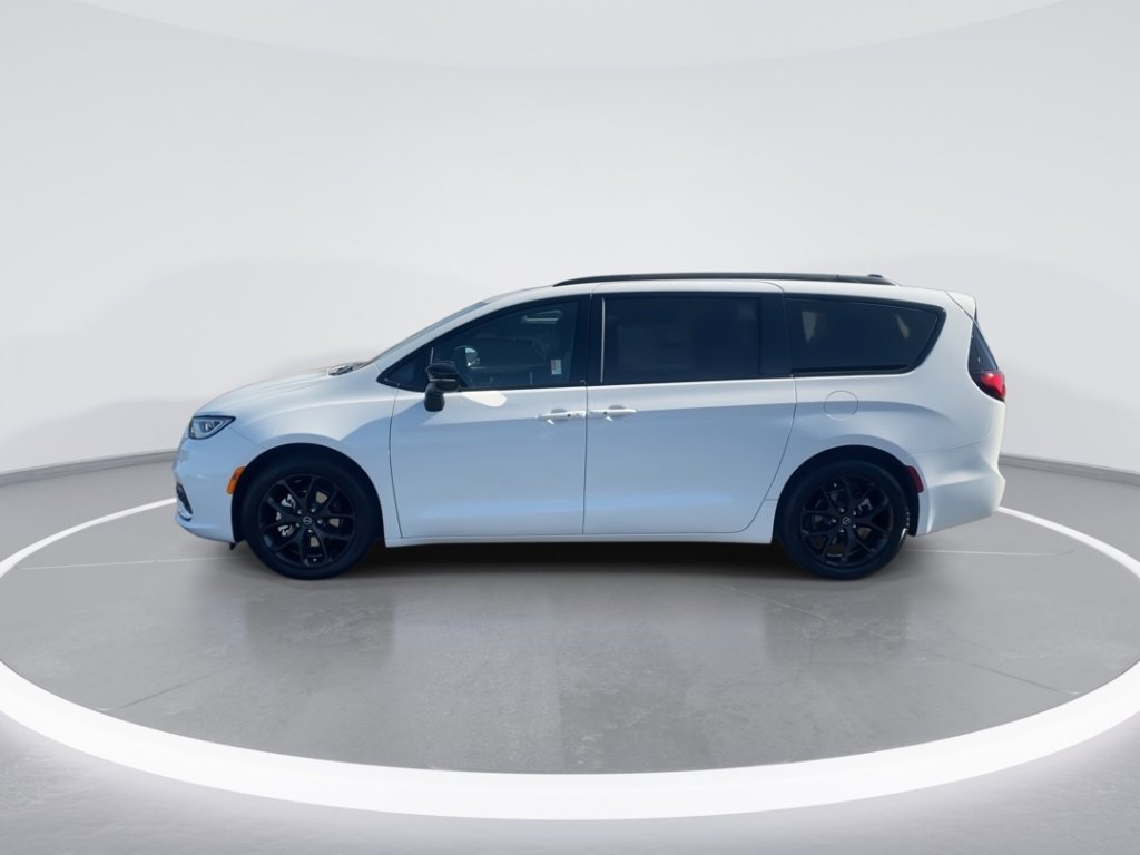 New 2026 Chrysler Pacifica Select w/ S Appearance Package image 5