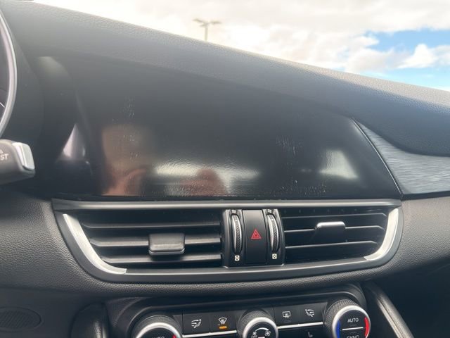 Used 2018 Alfa Romeo Giulia Base image 27