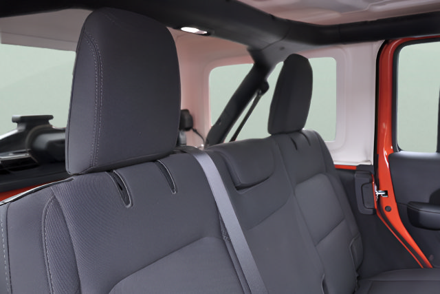 Used 2020 Jeep Wrangler Unlimited Sahara w/ Uconnect 4C Nav & Sound Group AWD/4WD image 17