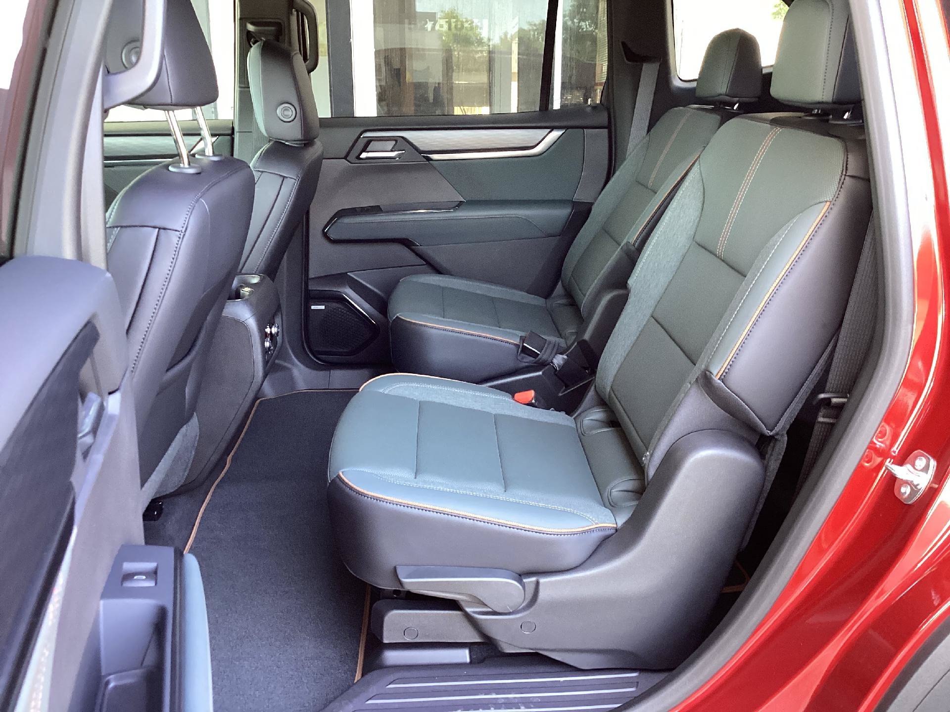 New 2025 GMC Acadia AT4 AWD/4WD image 12