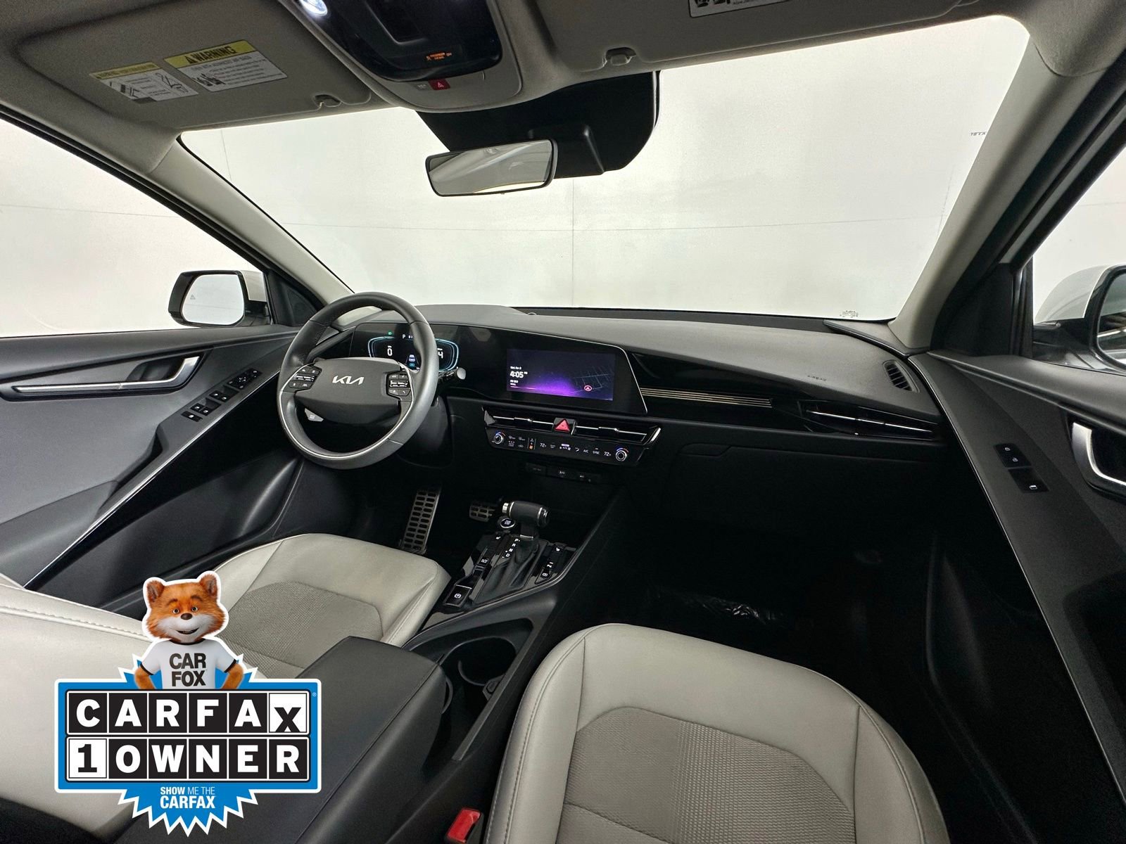 Used 2023 Kia Niro EX Touring image 2