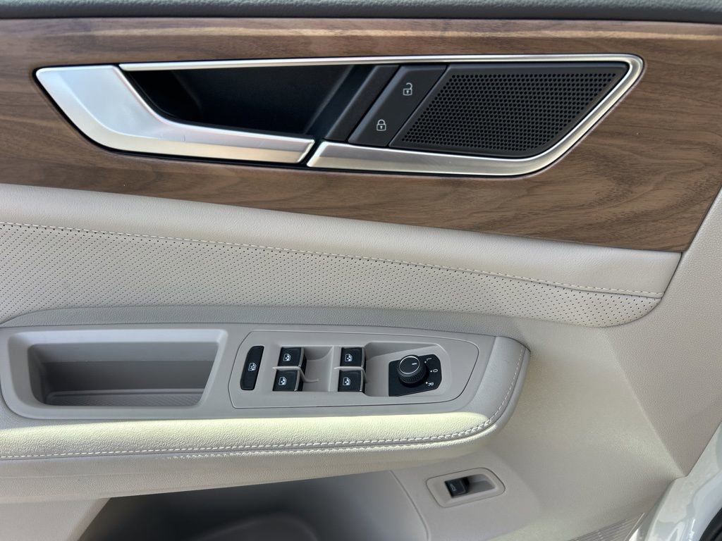 Used 2025 Volkswagen Atlas SE image 4