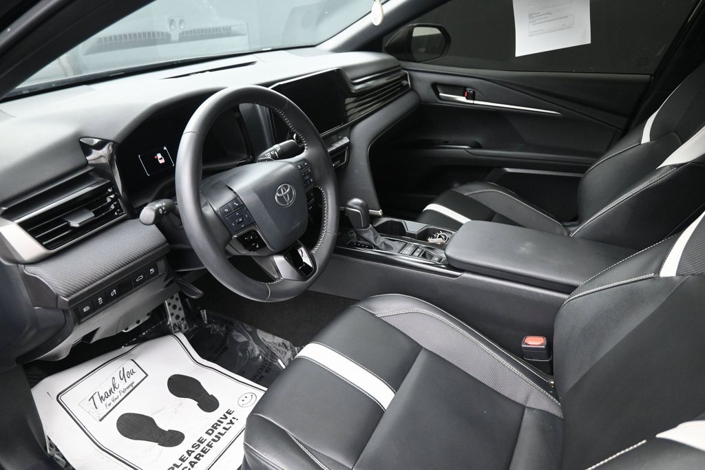 Used 2025 Toyota Camry SE image 32