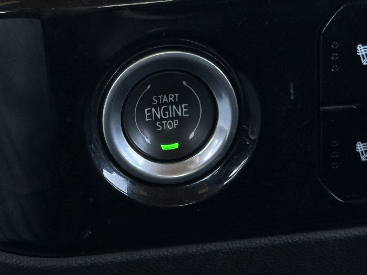 Used 2023 Chevrolet Silverado 1500 LT AWD/4WD image 21