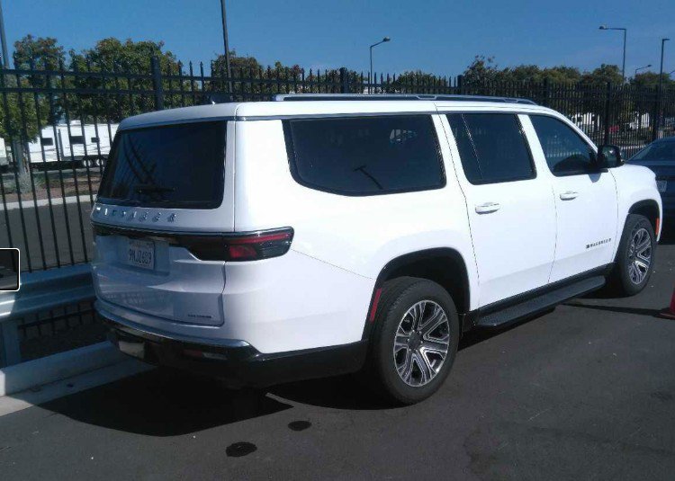 Used 2024 Jeep Wagoneer L Series II w/ Flexible Seating Group AWD/4WD image 1