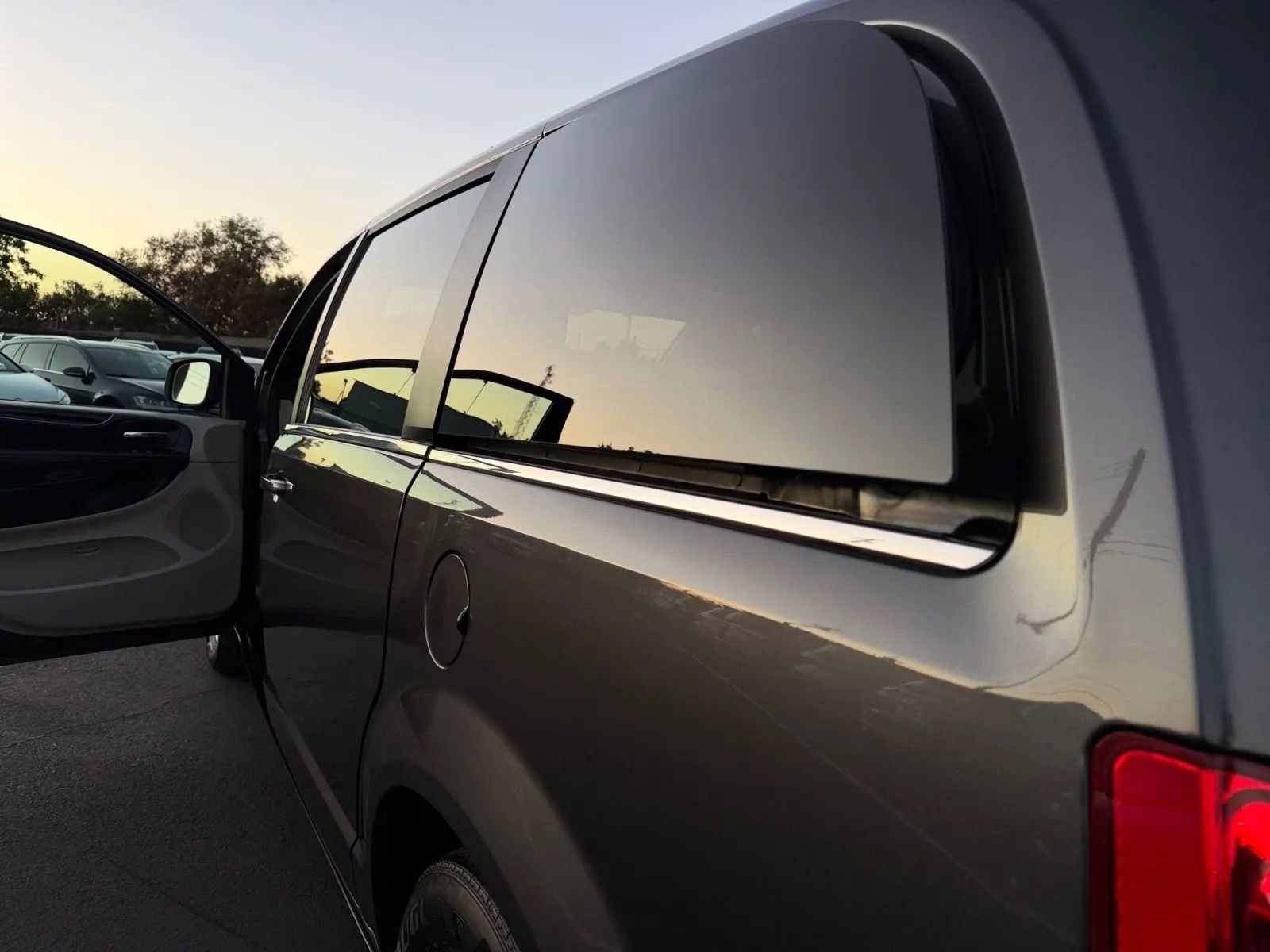 Used 2020 Dodge Grand Caravan SXT image 19