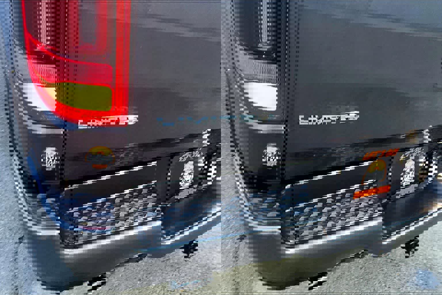 Used 2022 RAM 1500 Limited w/ Body-Colour Bumper Group image 7