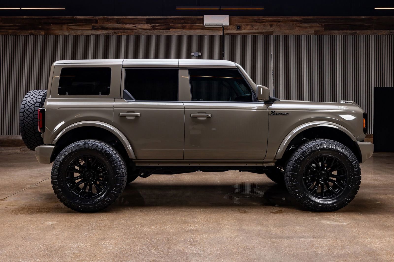 Used 2026 Ford Bronco Outer Banks AWD/4WD image 11