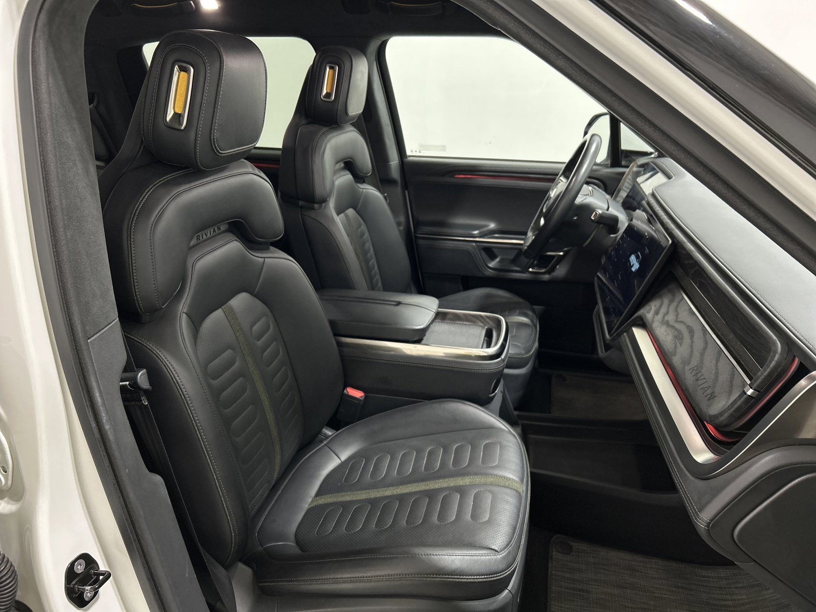 Used 2022 Rivian R1T Adventure image 23