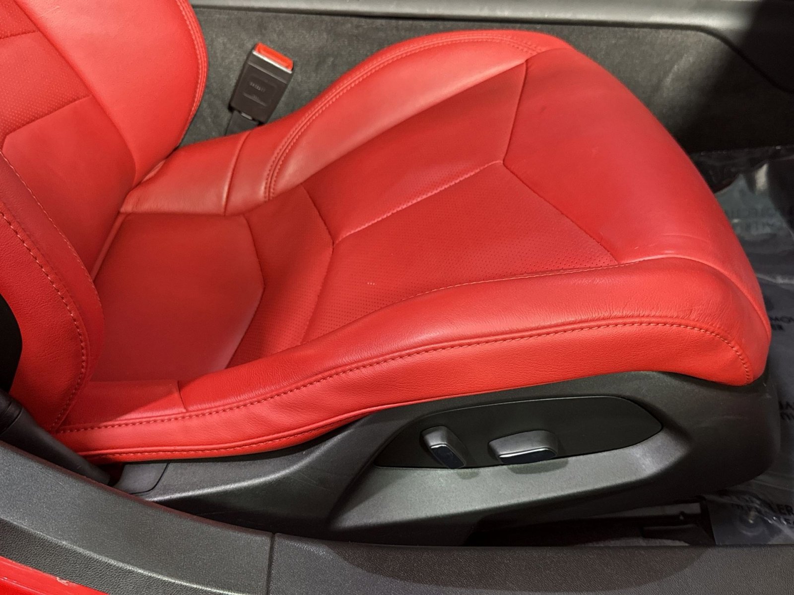 Used 2022 Chevrolet Corvette Stingray Convertible w/ Z51 Performance Package image 34