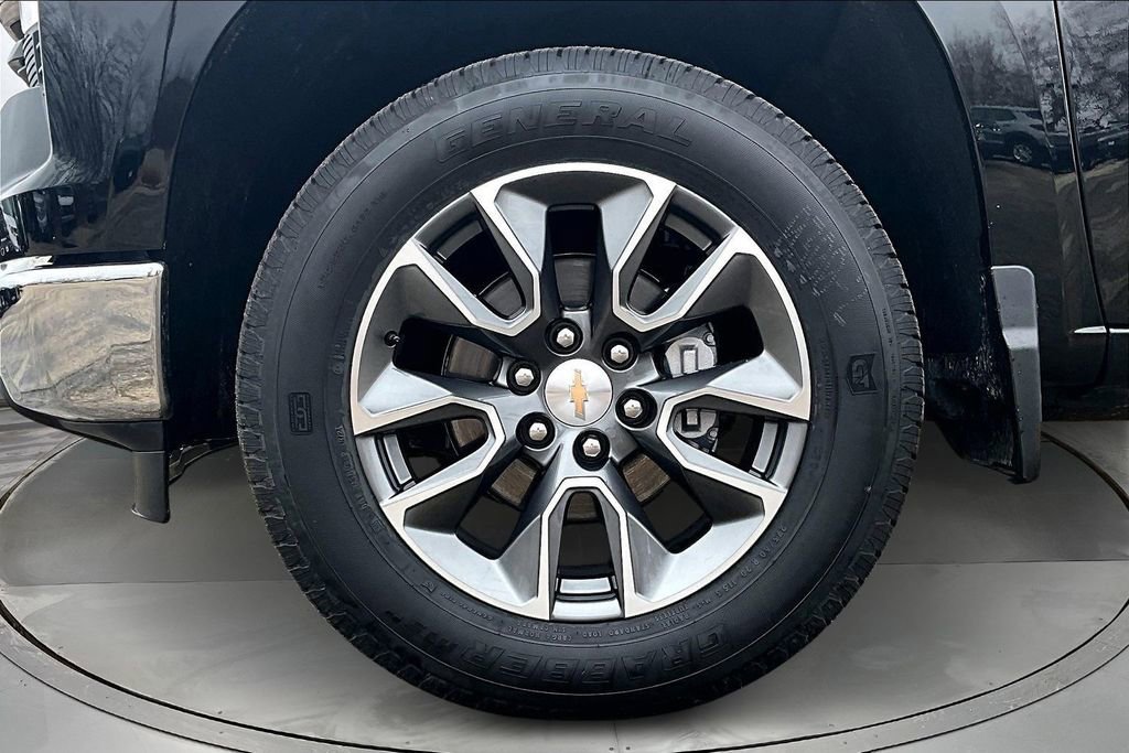 Used 2025 Chevrolet Silverado 1500 LT AWD/4WD image 32