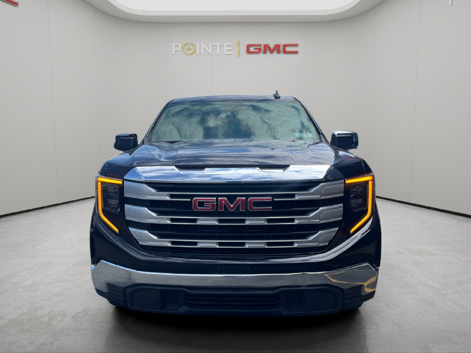 Used 2024 GMC Sierra 1500 SLE RWD image 2