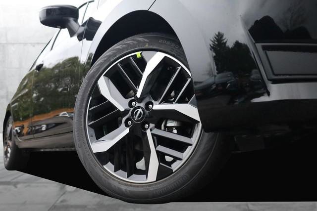 New 2025 Nissan Versa SR w/ Trunk Package image 3