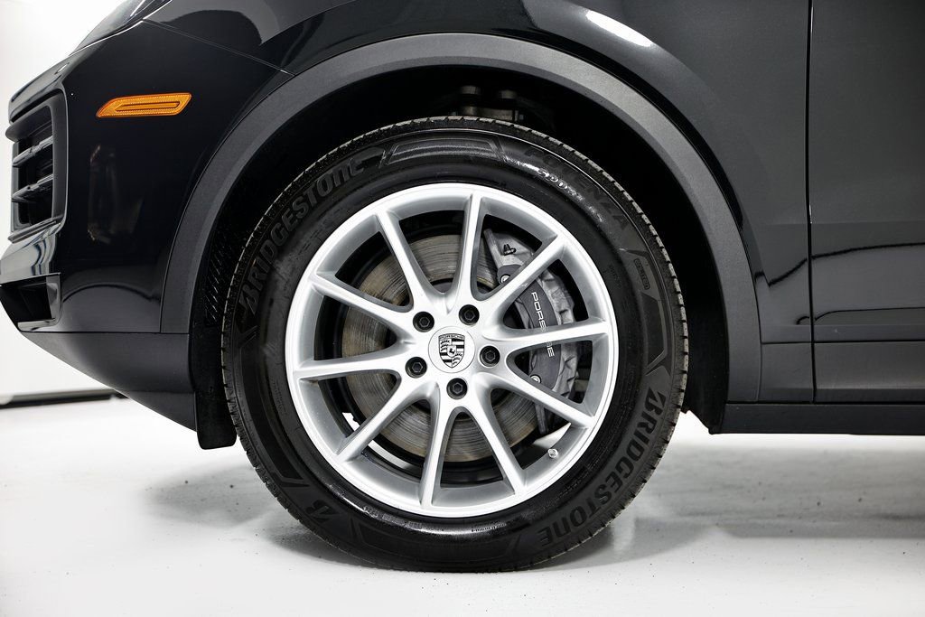 Certified 2024 Porsche Cayenne AWD/4WD image 12