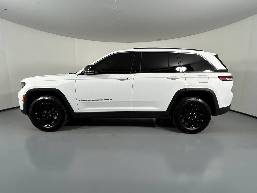 Used 2023 Jeep Grand Cherokee Limited AWD/4WD image 4