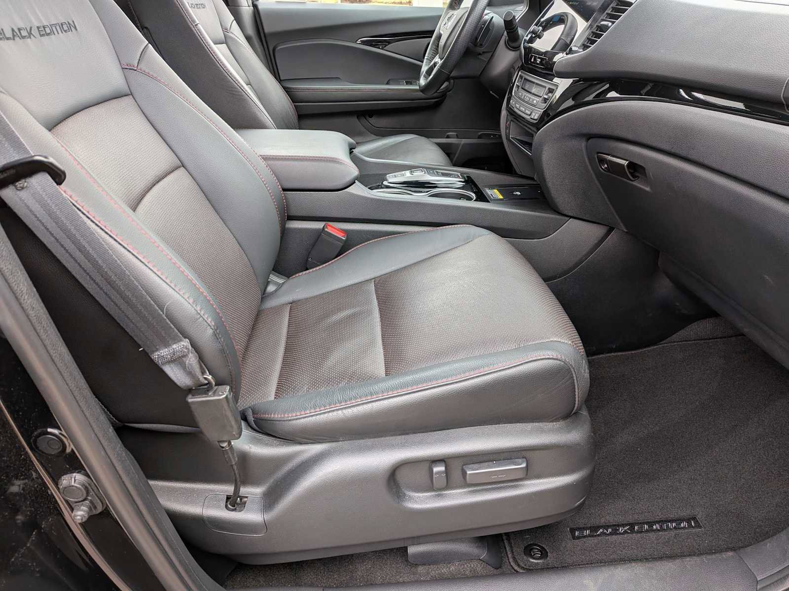 Used 2024 Honda Passport Black Edition image 22