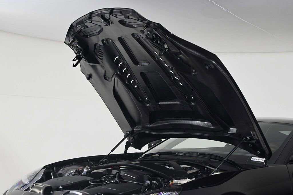 Used 2025 Aston Martin Vanquish image 28
