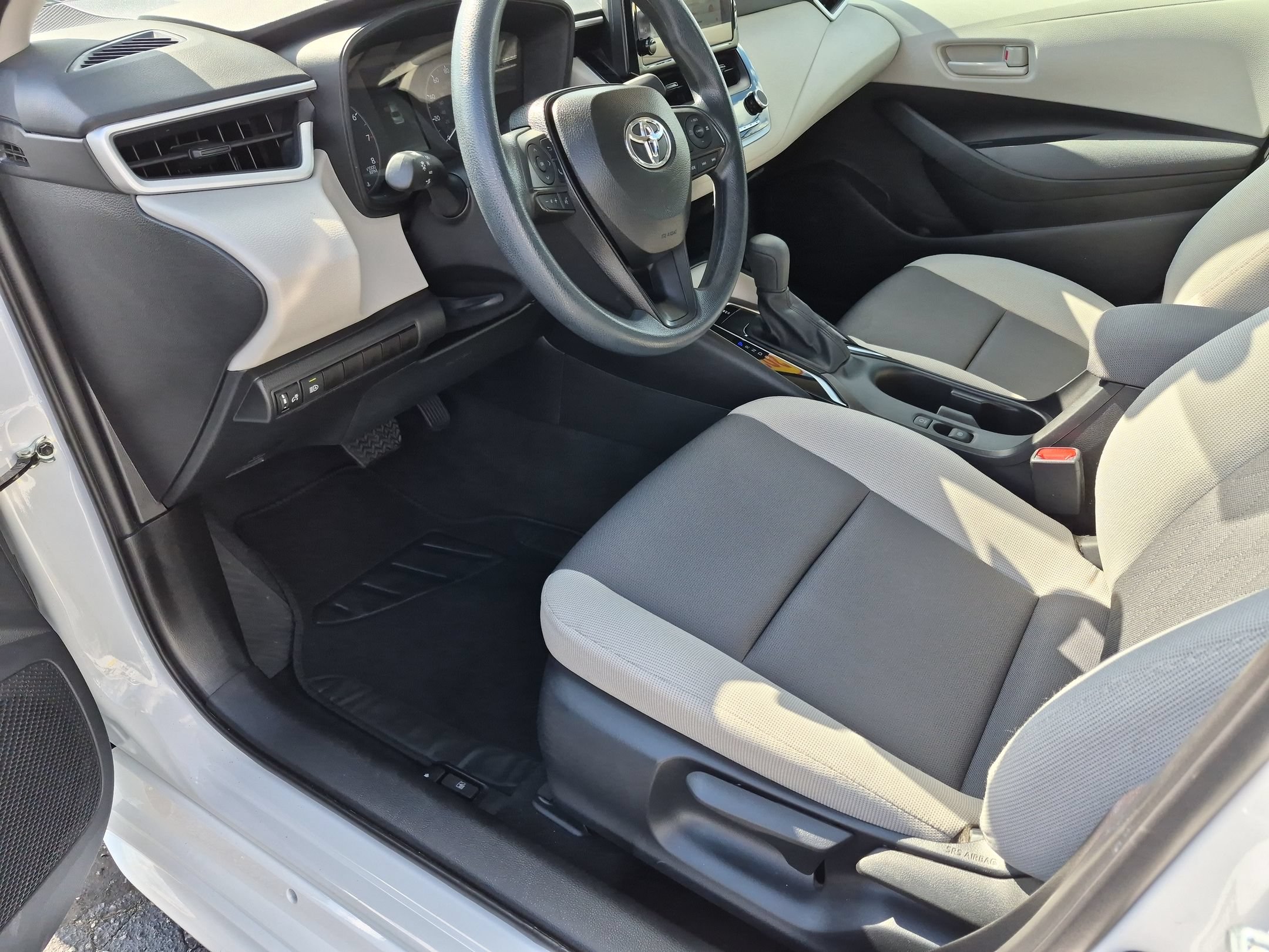 Used 2025 Toyota Corolla LE FWD image 14