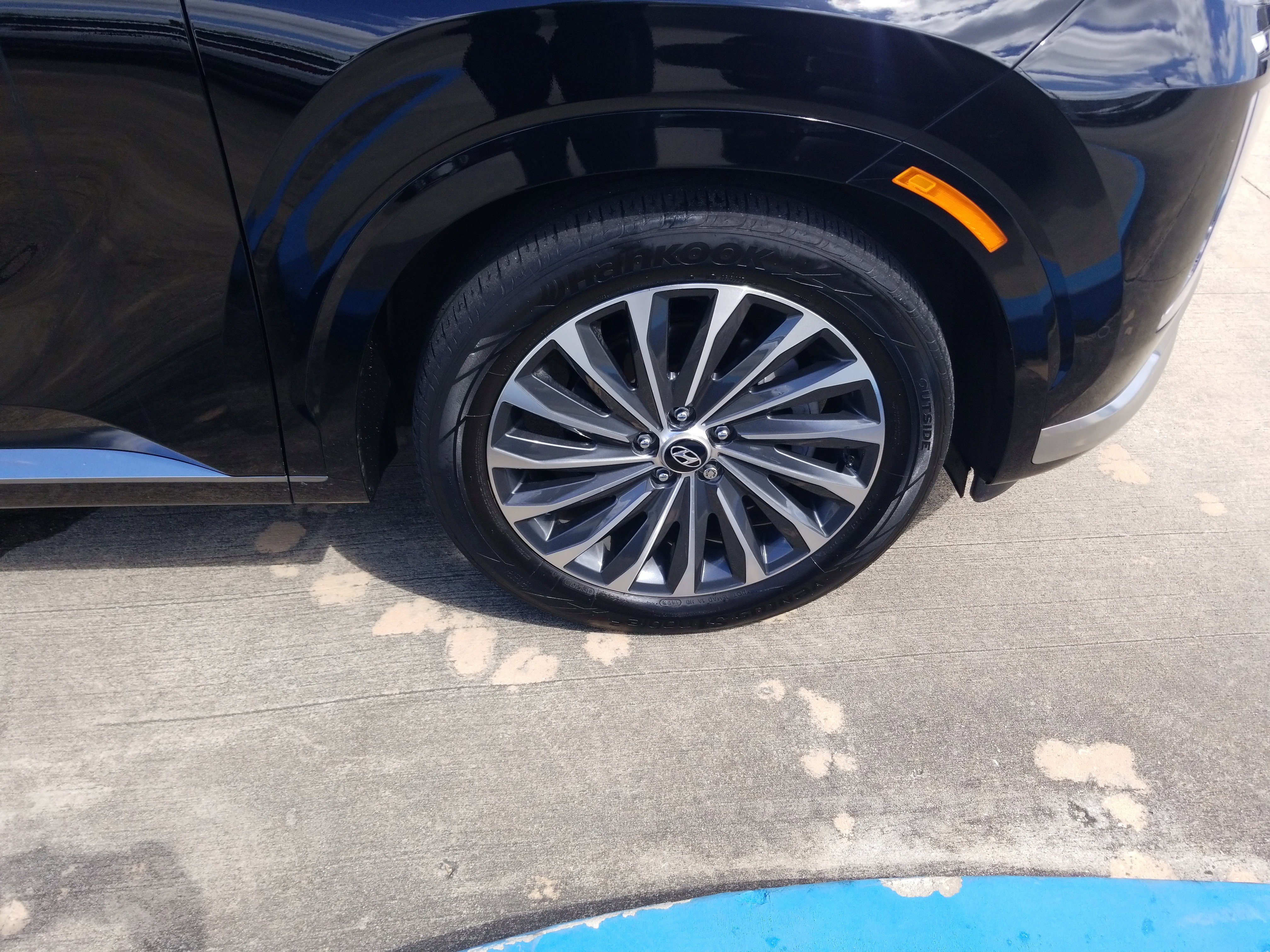 Used 2024 Hyundai Palisade Calligraphy image 25